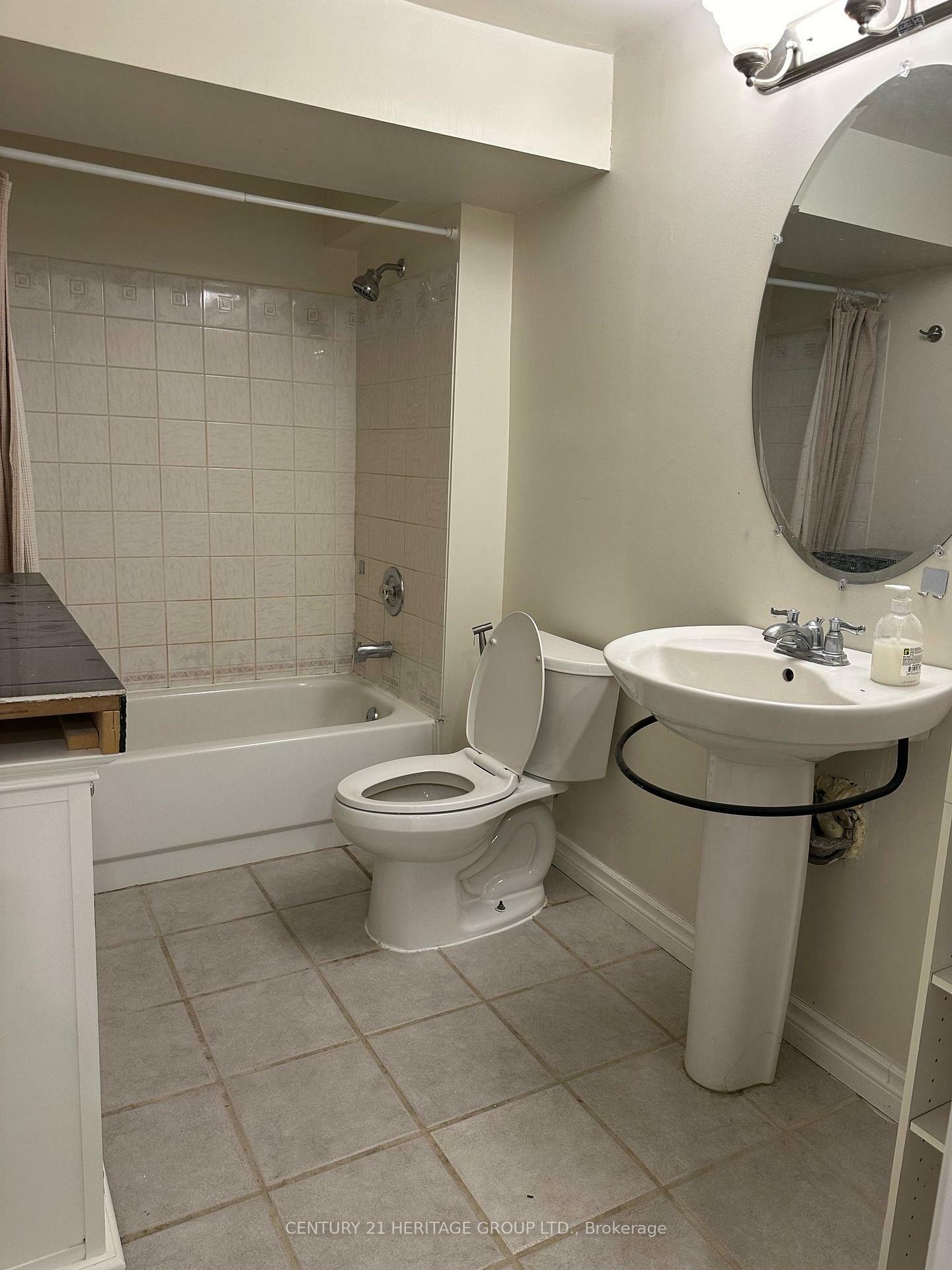 Property Photo: 135 Glenway Circle ON L3Y 7S3