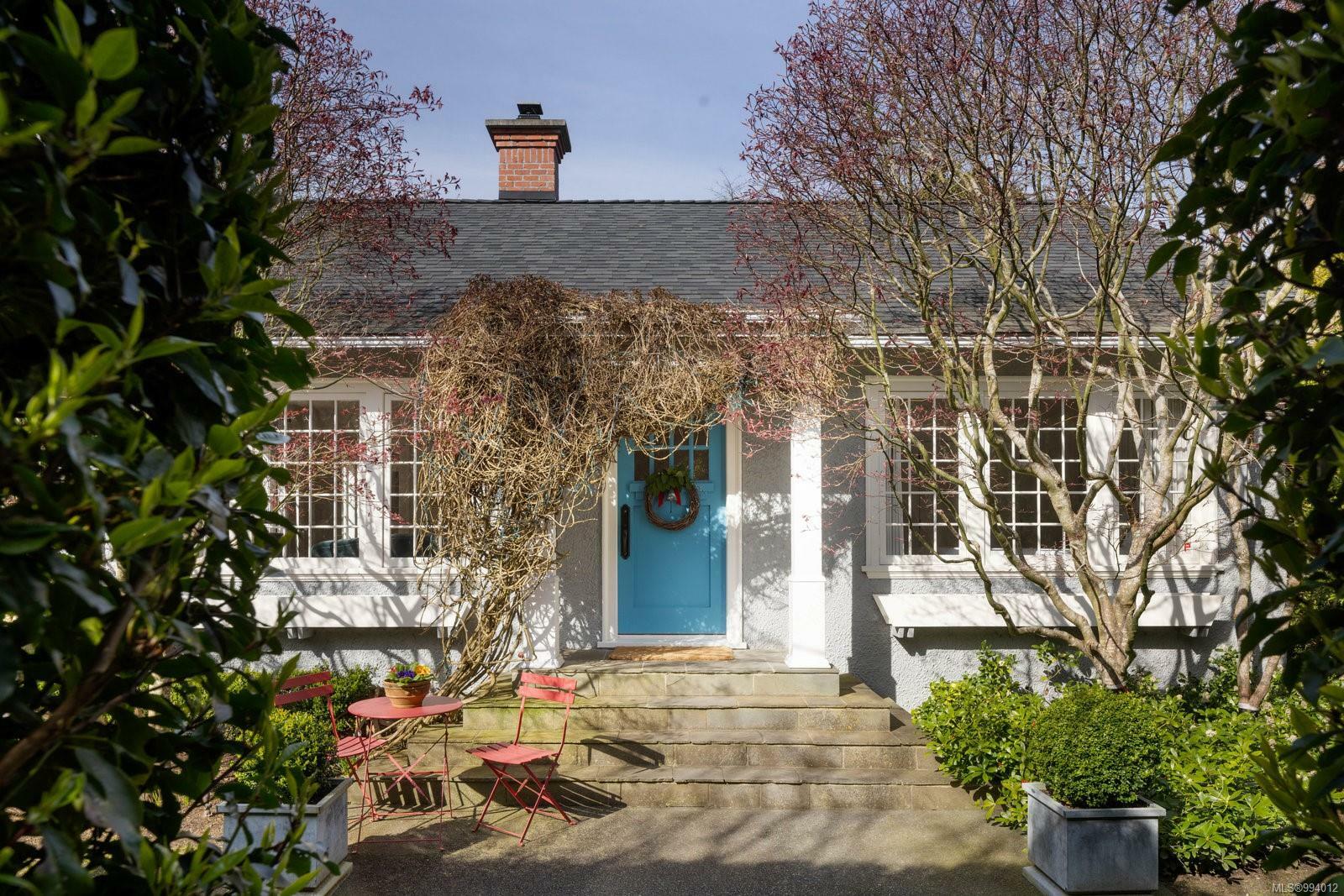 Property Photo:  658 Transit Rd  BC V8S 4Z5 