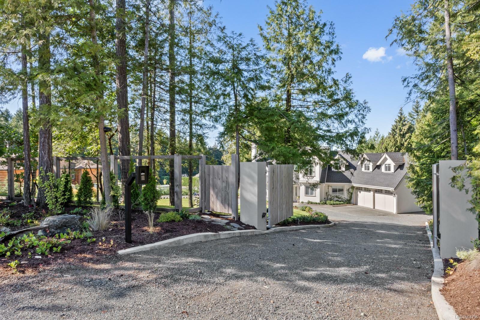 Property Photo: 6989 Owen Rd BC V0R 2H0
