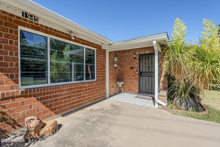 Property Photo: 1945 E Solano Drive AZ 85016