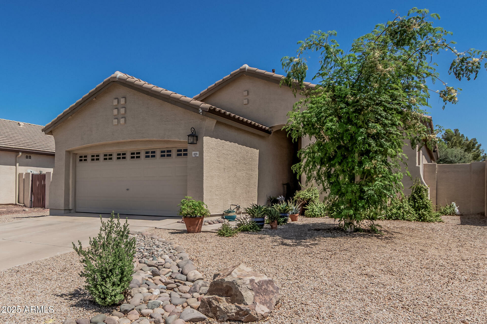 Property Photo: 829 S Roanoke Street AZ 85296
