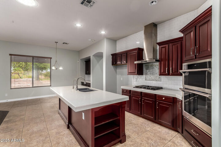 Property Photo: 702 E Capricorn Way AZ 85249