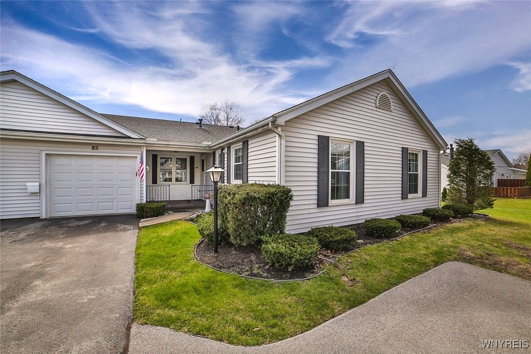 Property Photo:  82 Stepping Stone Lane  NY 14127 