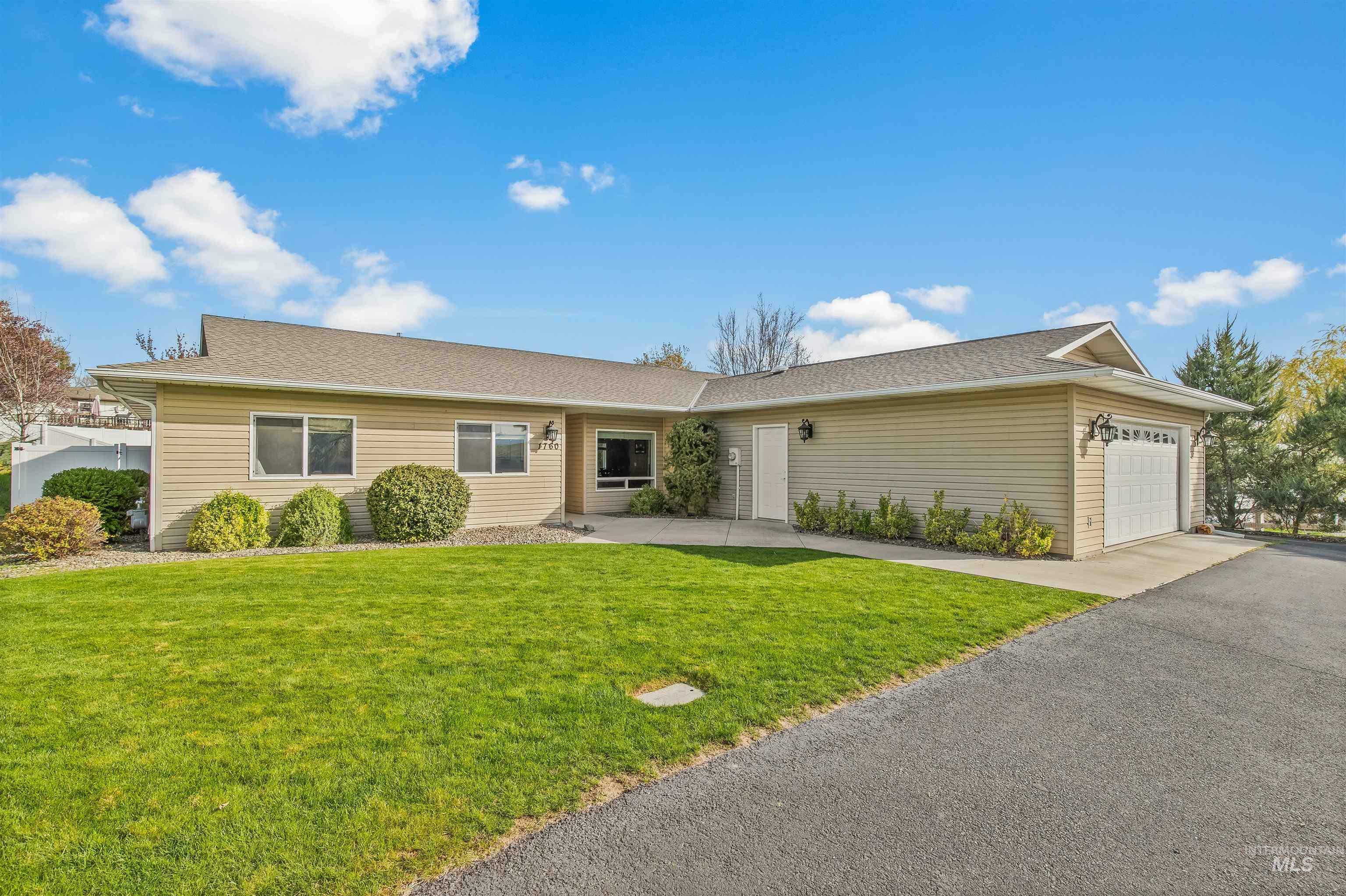 Property Photo:  1760 8th Avenue  WA 99403 