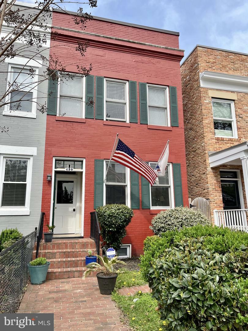 Property Photo: 420 N Fayette Street VA 22314