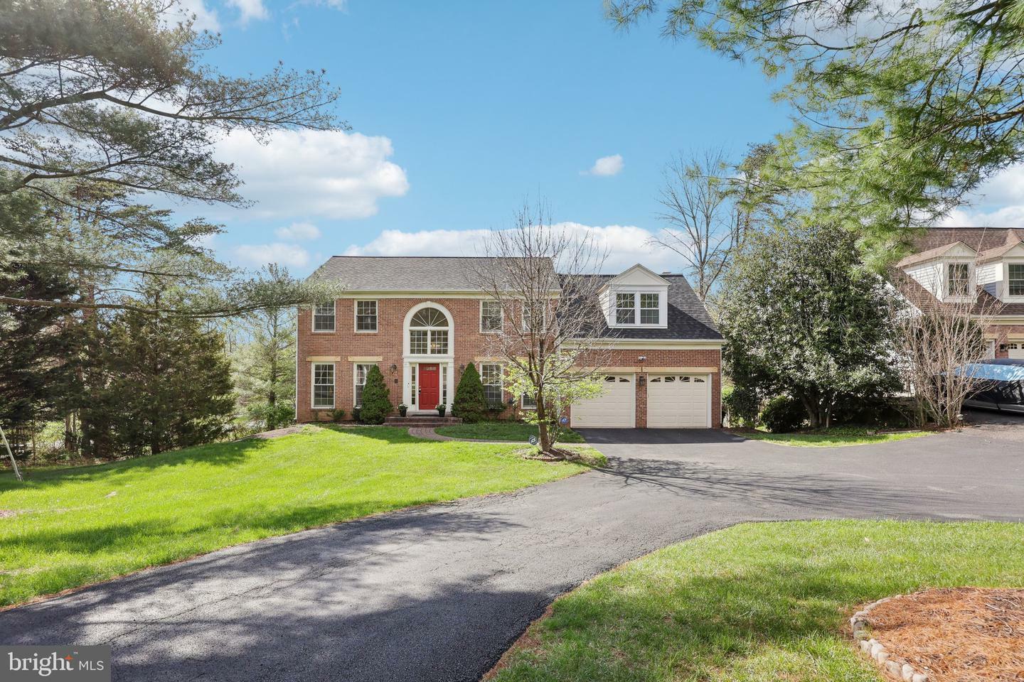 Property Photo: 1316 Shaker Woods Road VA 20170