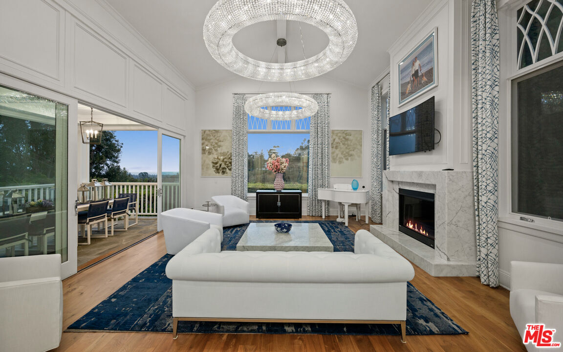 Property Photo: 1832 Old Orchard Rd CA 90049
