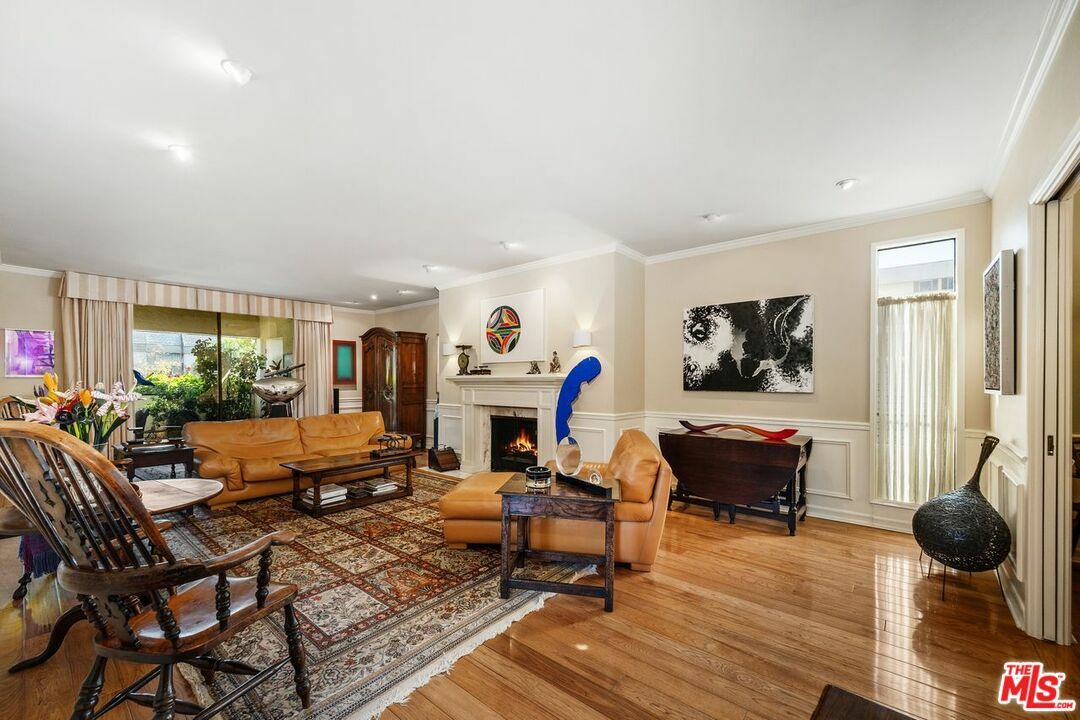 455 N Oakhurst Dr  Beverly Hills CA 90210 photo