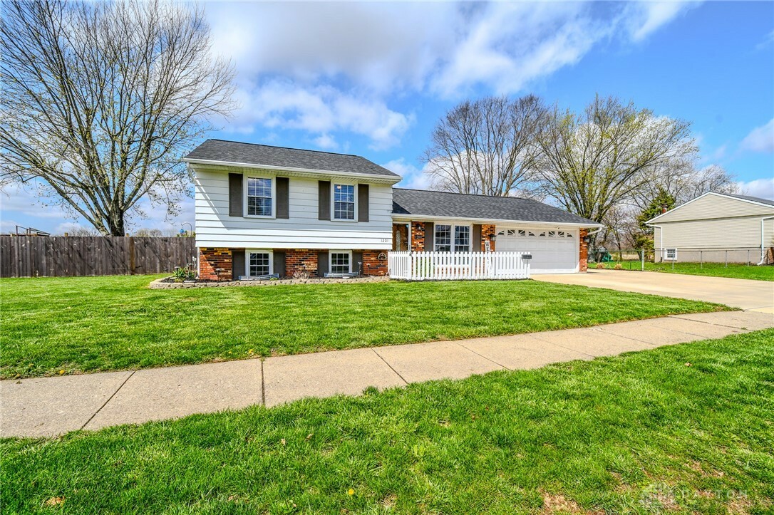 Property Photo: 1201 Edgebrook Avenue OH 45344