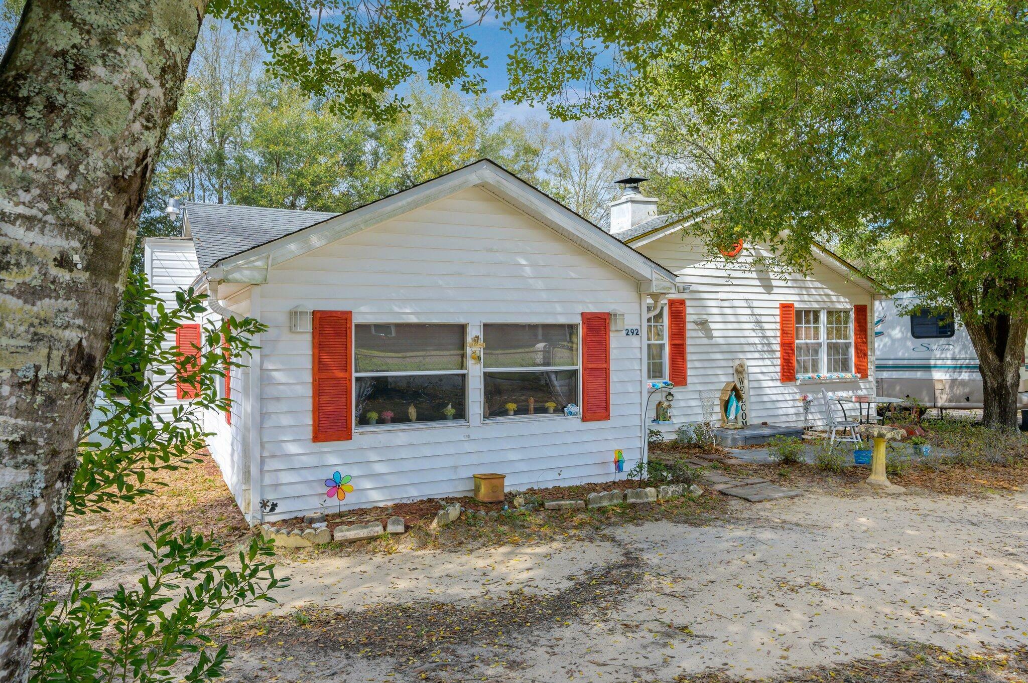 Property Photo: 292 Holland Street FL 32536