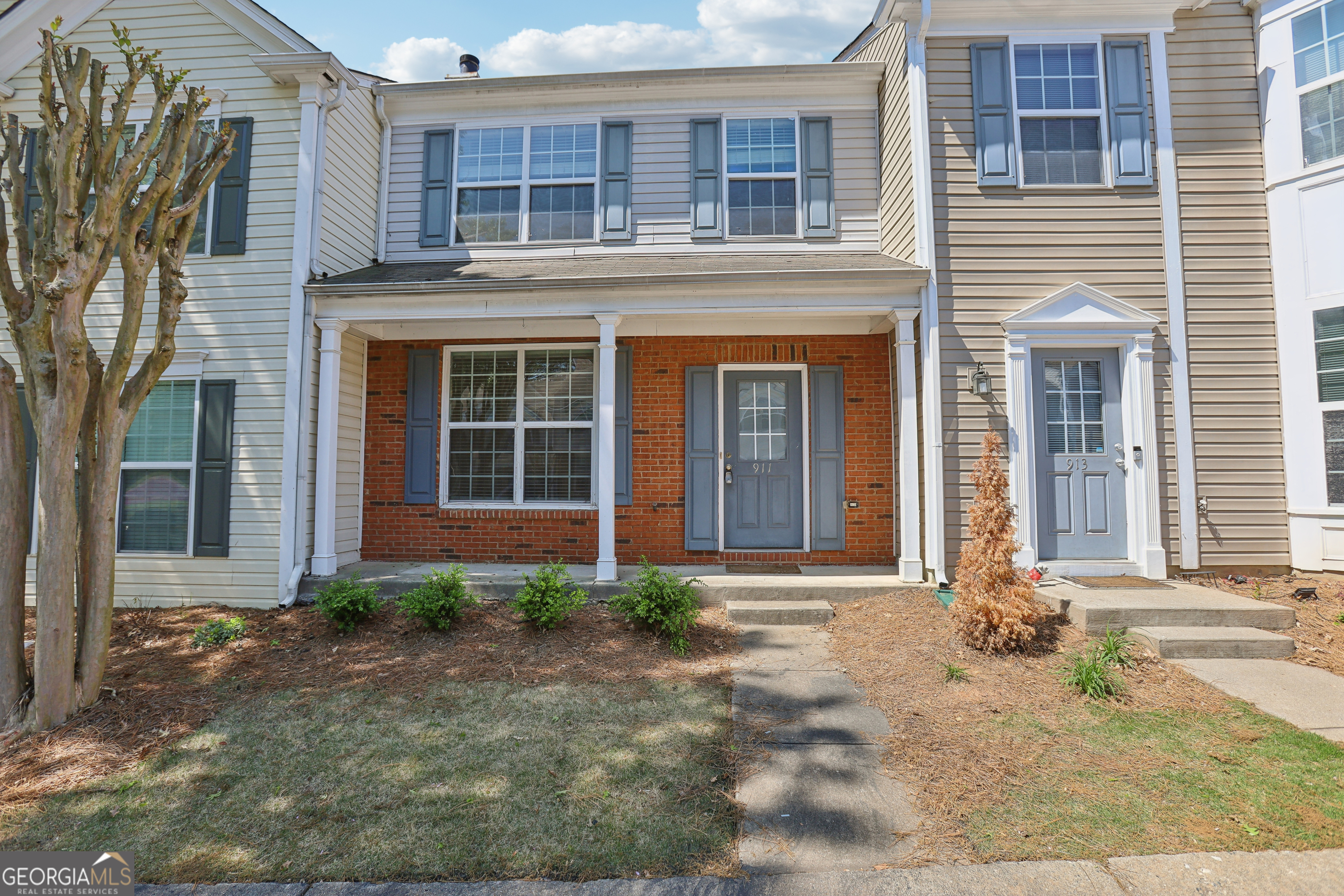 Property Photo: 911 Prestwyck Court GA 30004