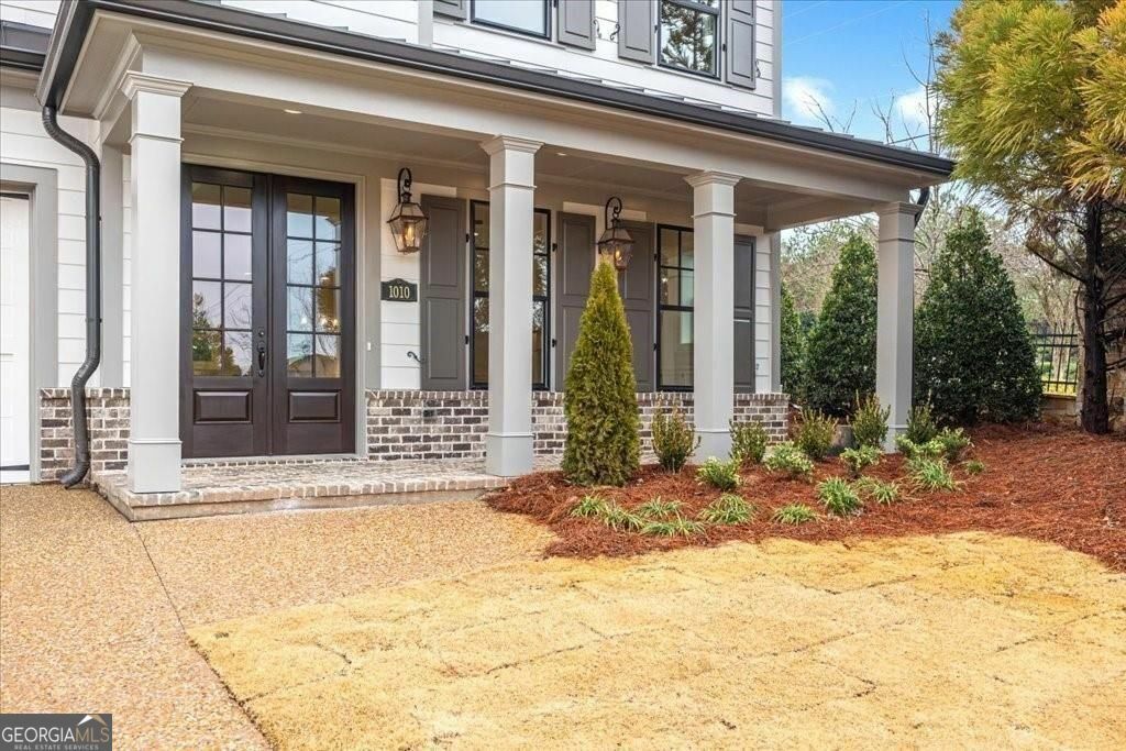 Property Photo: 1010 Coleman Place Drive GA 30075