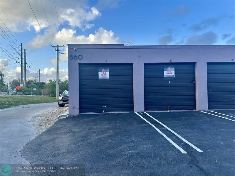 Property Photo: 860 NW 45th St 1 & 2 FL 33309