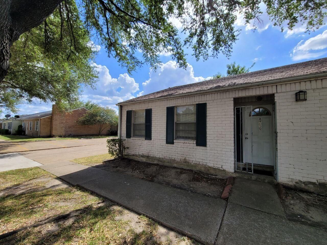 Property Photo: 8710 Wilcrest Drive 8710 TX 77099