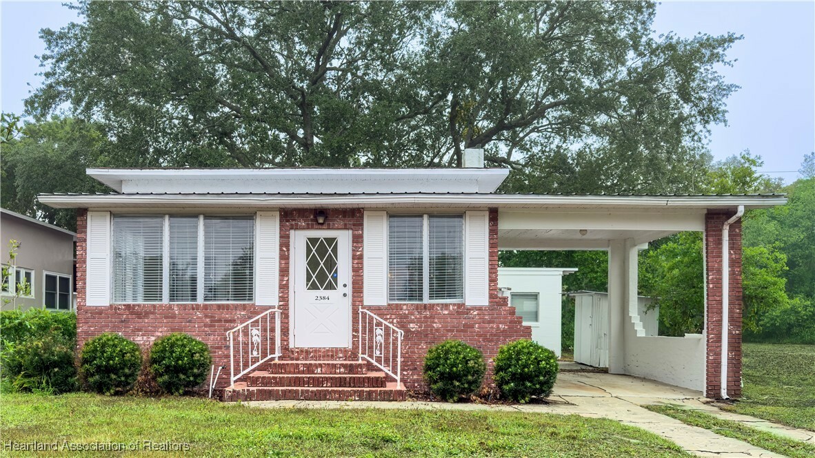 Property Photo:  2384 Lakeview Drive  FL 33870 