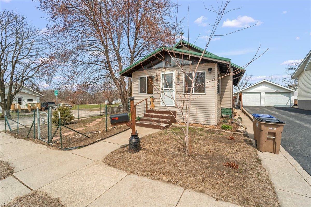 Property Photo: 223 5th St NW IA 50662