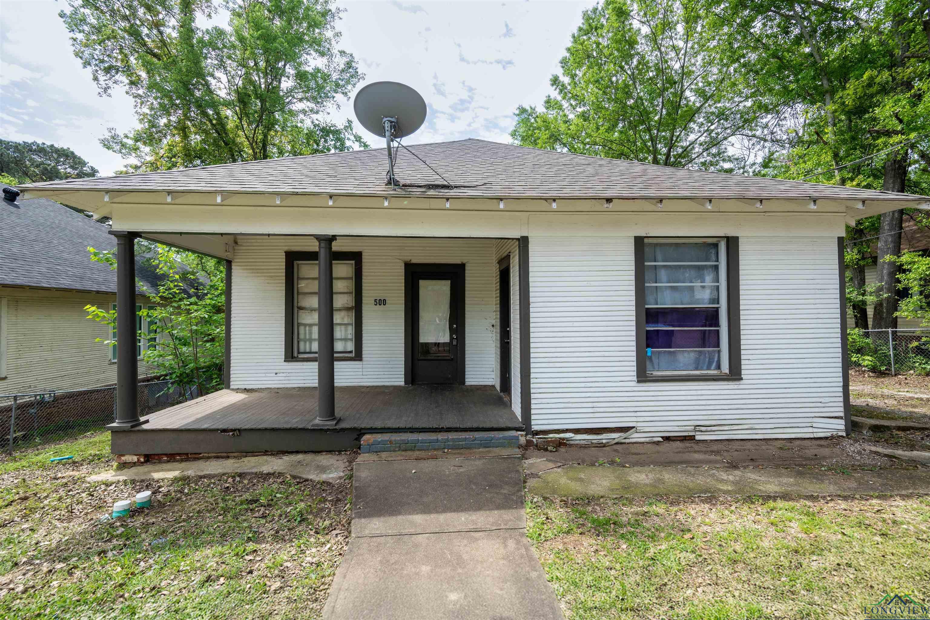 Property Photo: 500 Hawley TX 75670