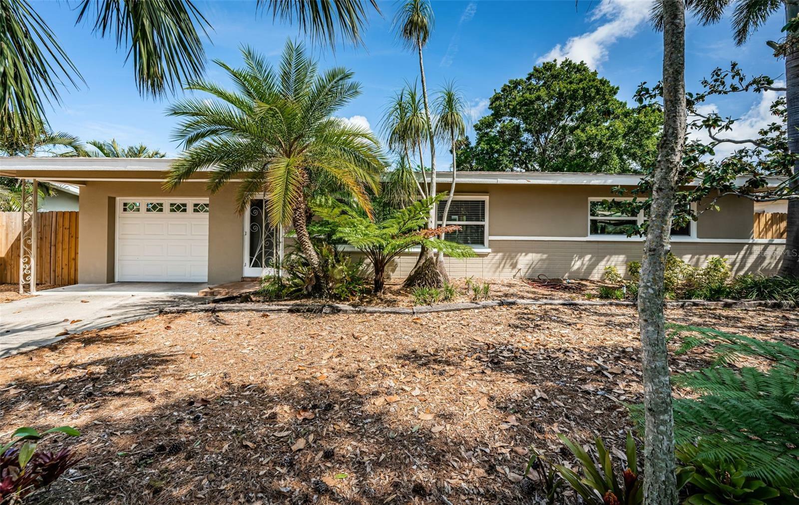 Property Photo: 13865 Bermuda Drive FL 33776