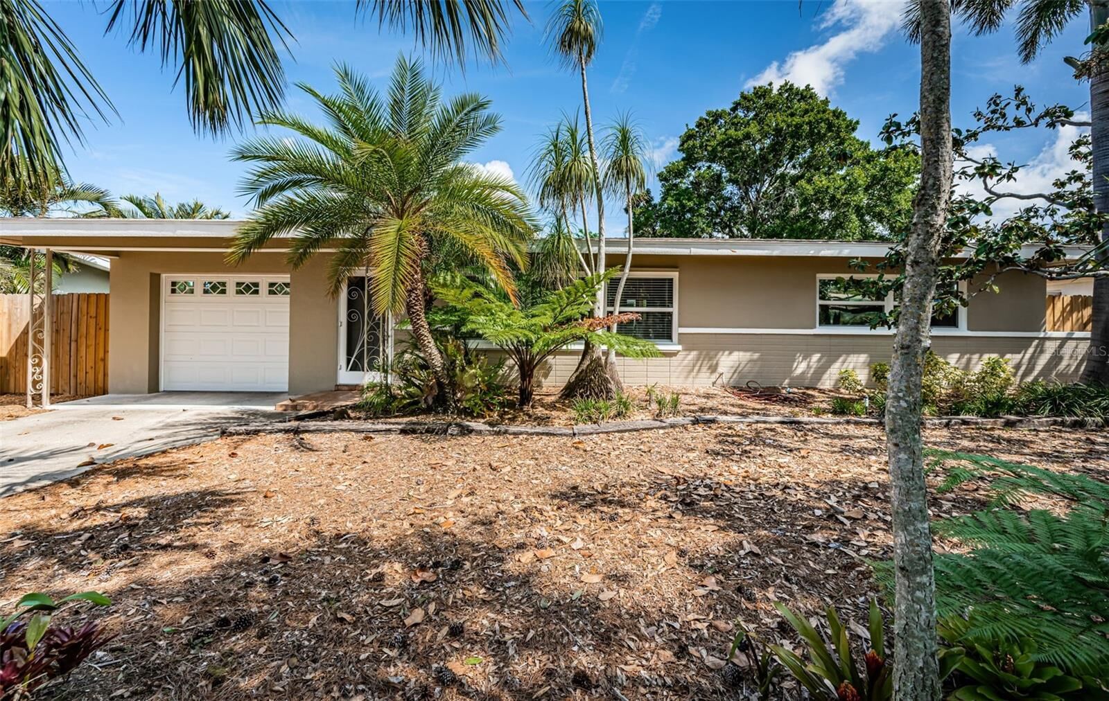 Property Photo: 13865 Bermuda Drive FL 33776