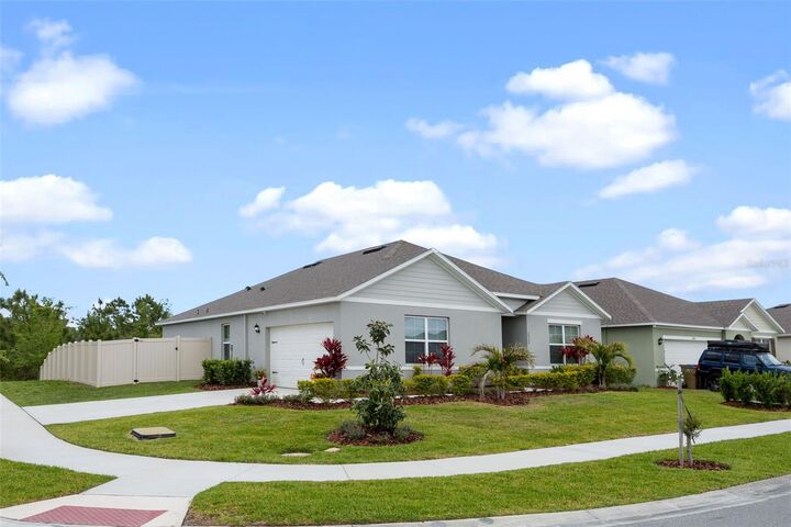 Property Photo: 2900 Sunridge Loop FL 34771