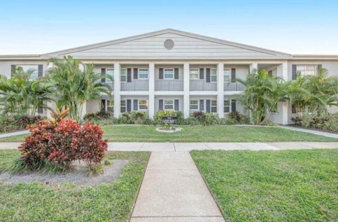 Property Photo: 300 35th Avenue N F25 FL 33704