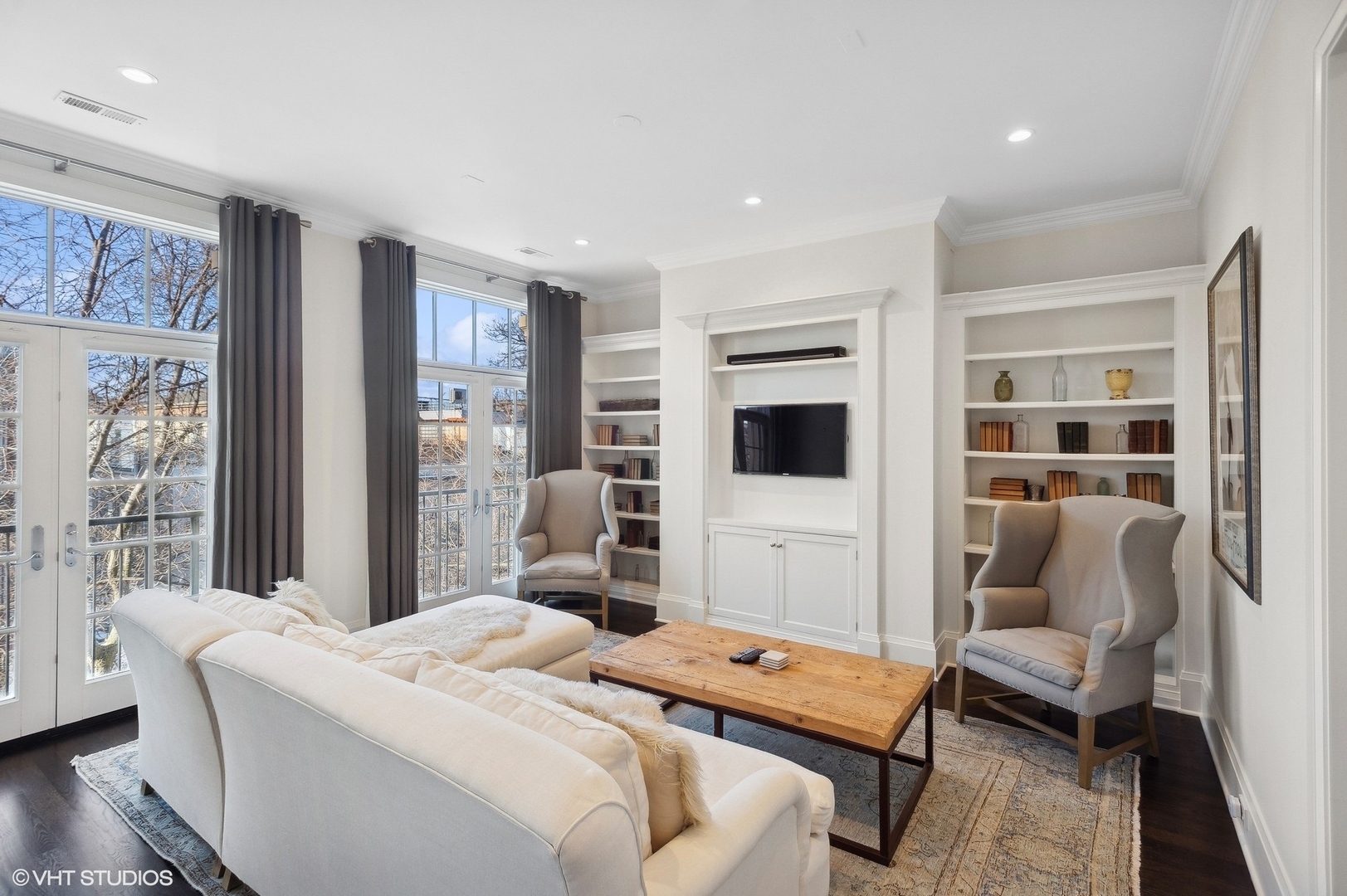 Property Photo: 1919 N Sheffield Avenue 3 IL 60614