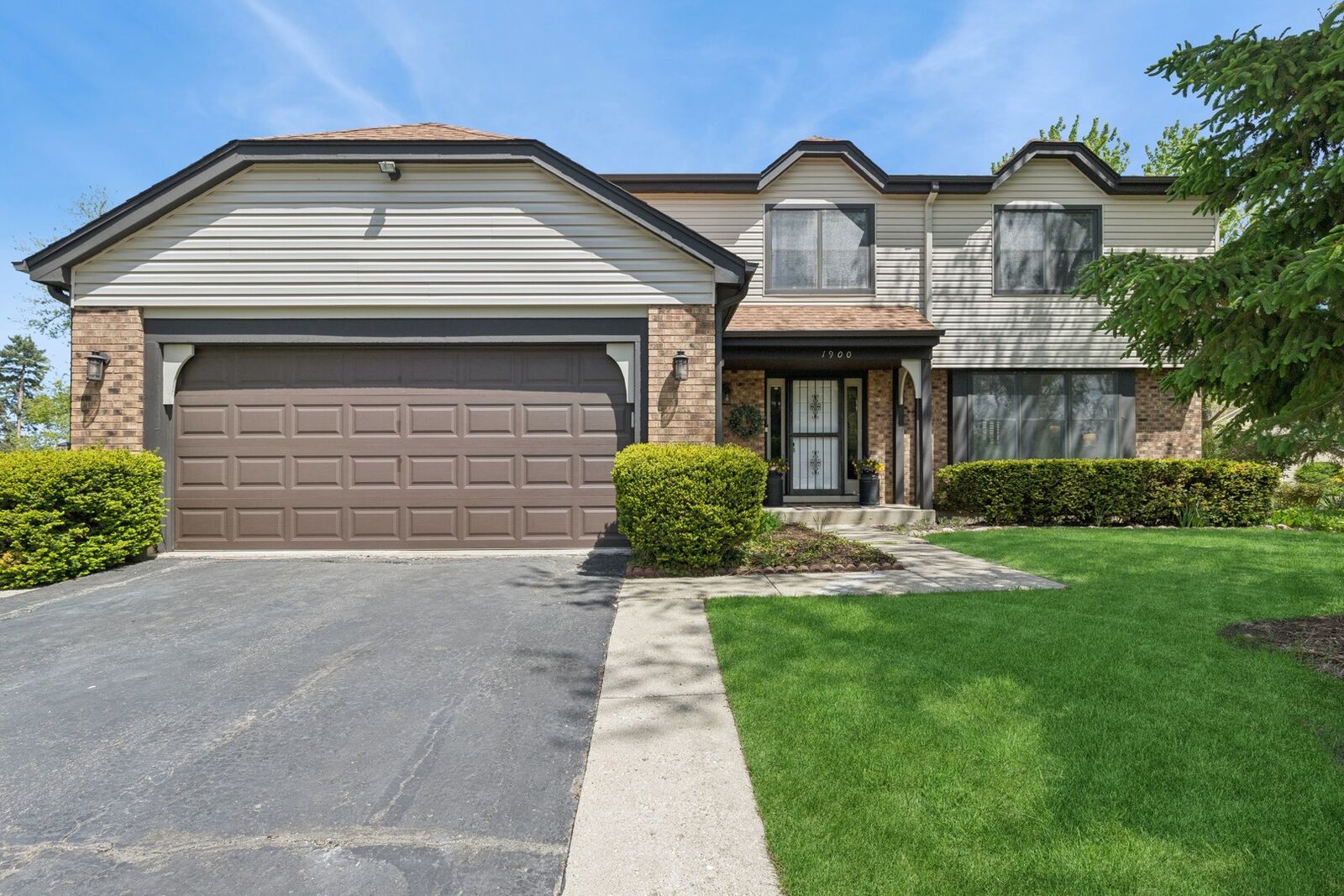 Property Photo:  1900 Buckingham Road  IL 60060 