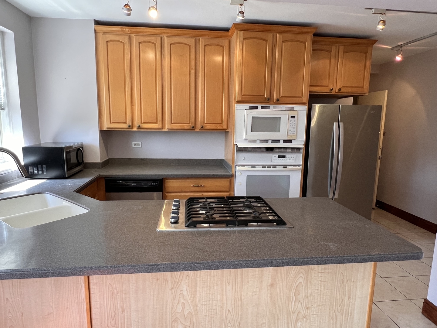 Property Photo: 4900 N Marine Drive 505 IL 60640