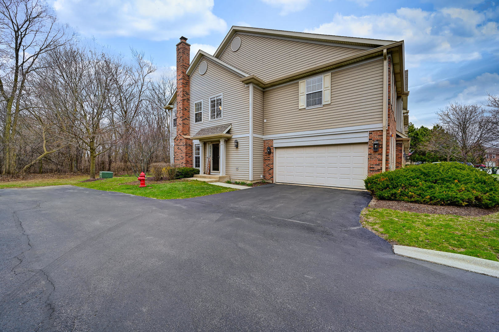 Property Photo:  2136 Yale Circle  IL 60192 
