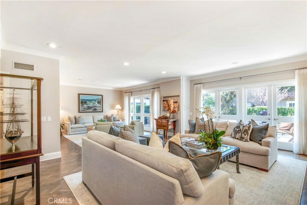 Property Photo:  213 Via Firenze  CA 92663 