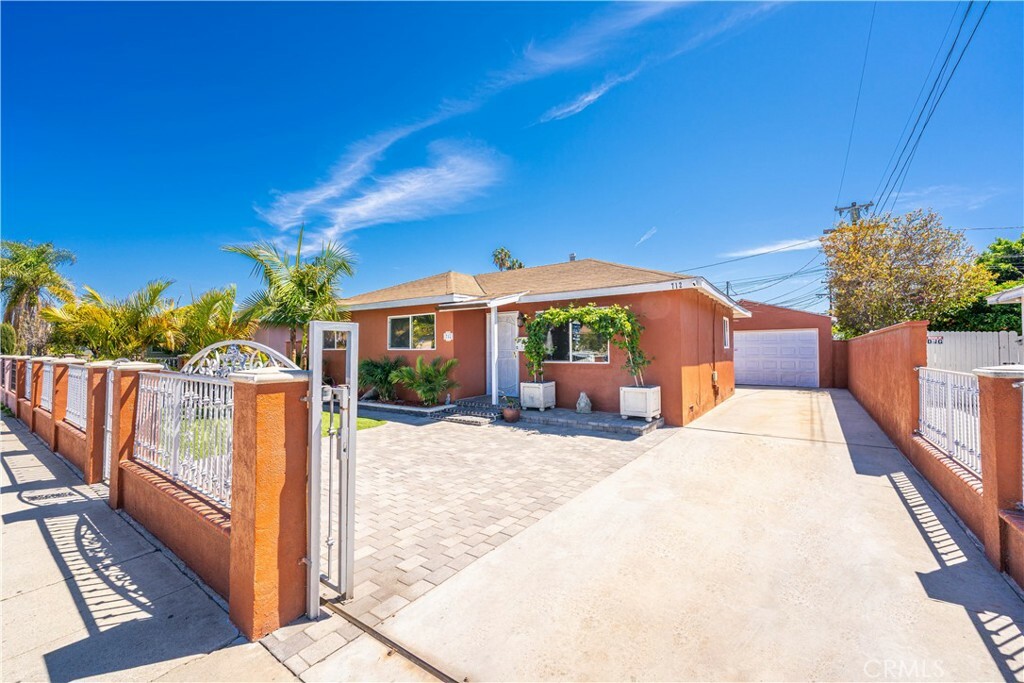 Property Photo:  712 W F Street  CA 90744 