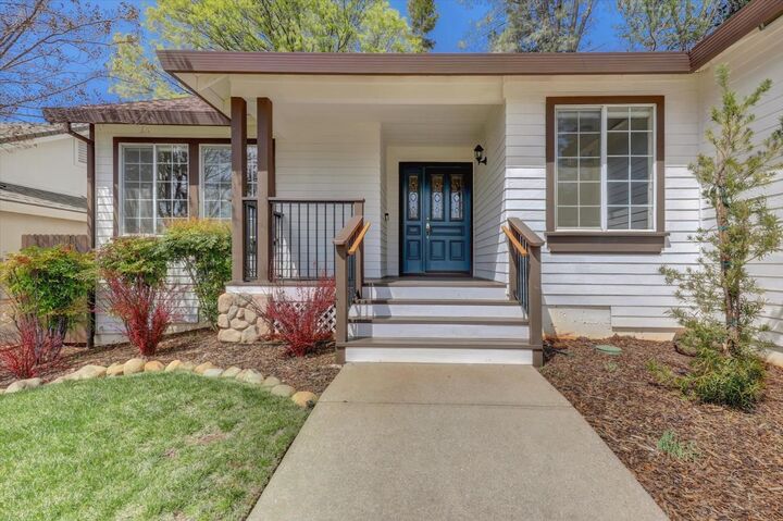 Property Photo: 151 Holbrooke Way CA 95945