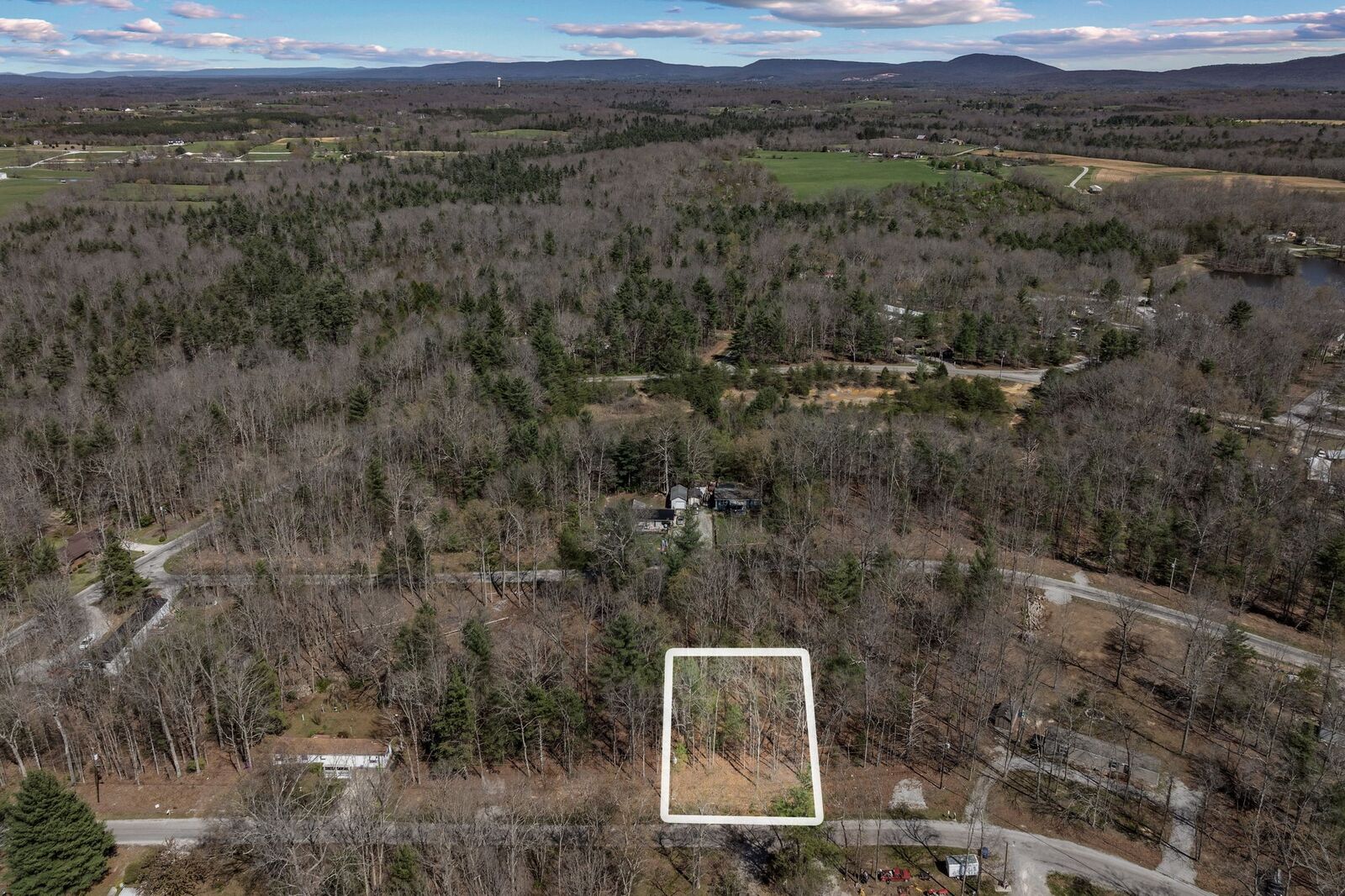 Property Photo: 6054 Loch Loosa Dr TN 38572