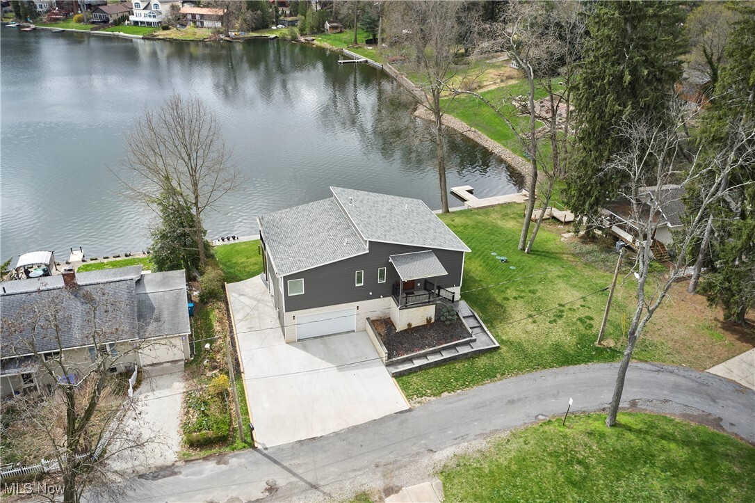 810 Point Drive  Akron OH 44319 photo