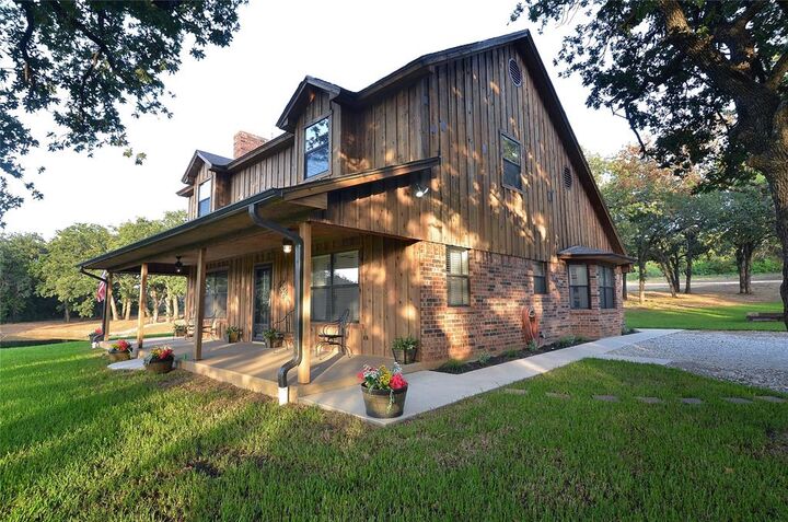 Property Photo: 701 Elm Hill Boulevard TX 76028