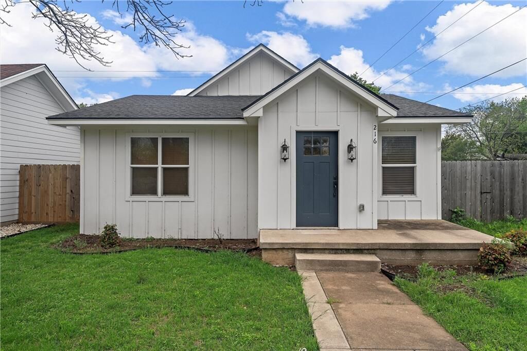 Property Photo:  216 N Harrison Street  TX 76657 