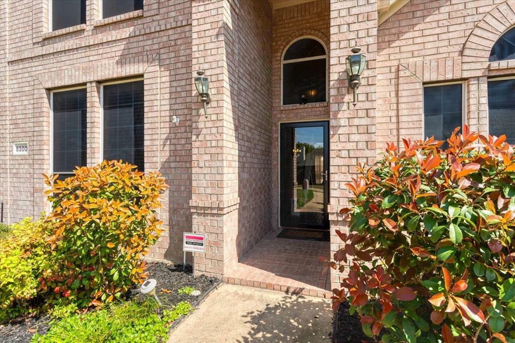 Property Photo: 8300 Hillendale Drive TX 75025
