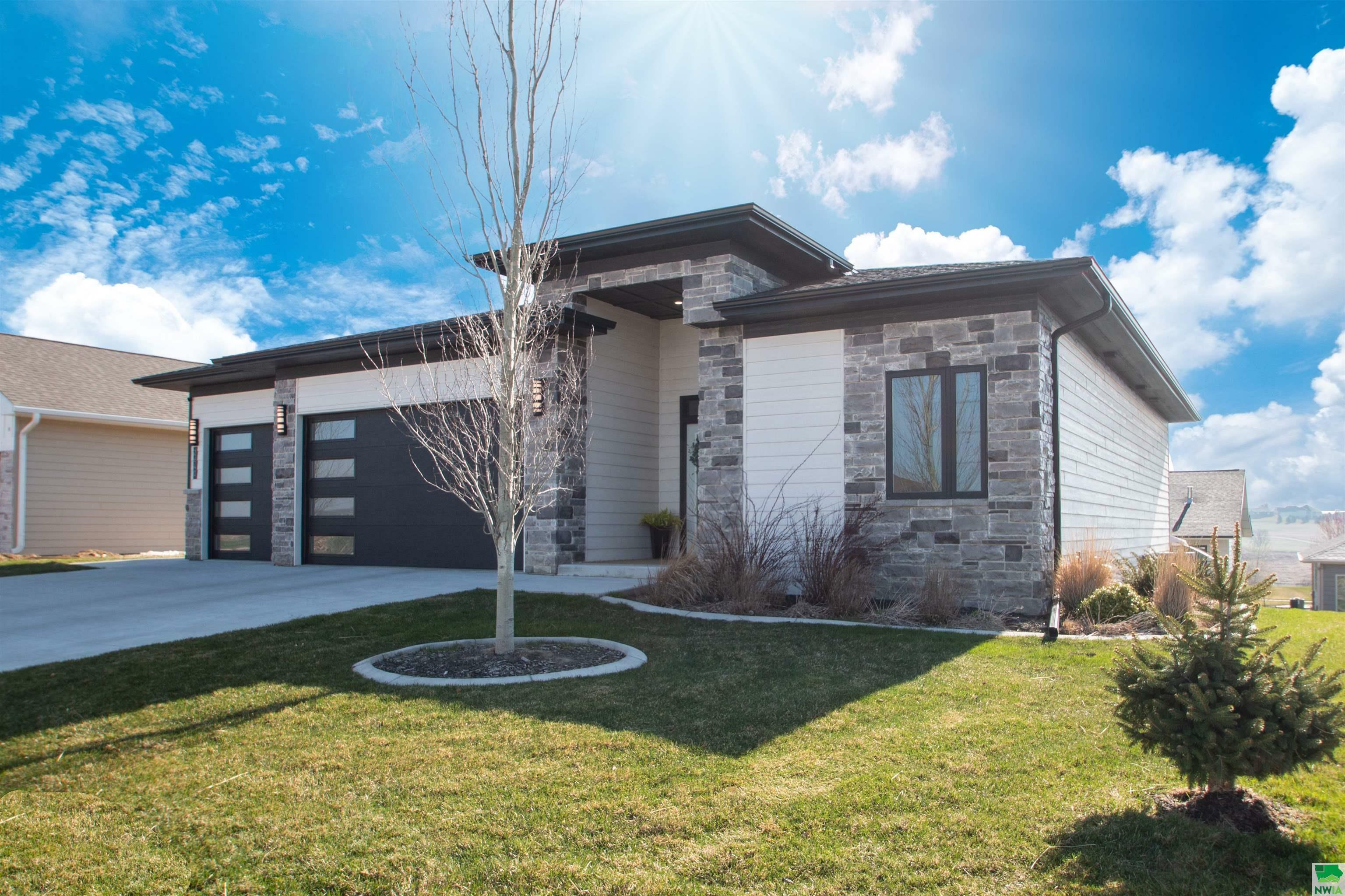 Property Photo: 2640 Nicklaus Blvd IA 51106
