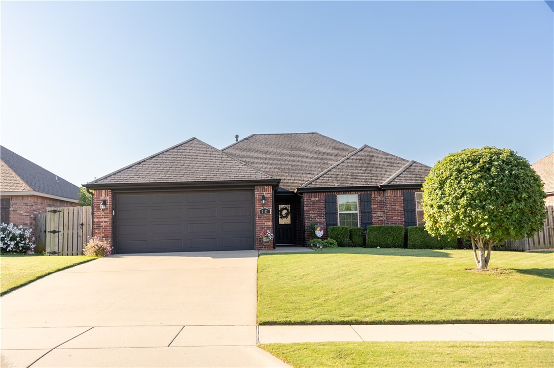 Property Photo: 3107 SW Fernwood Avenue AR 72713
