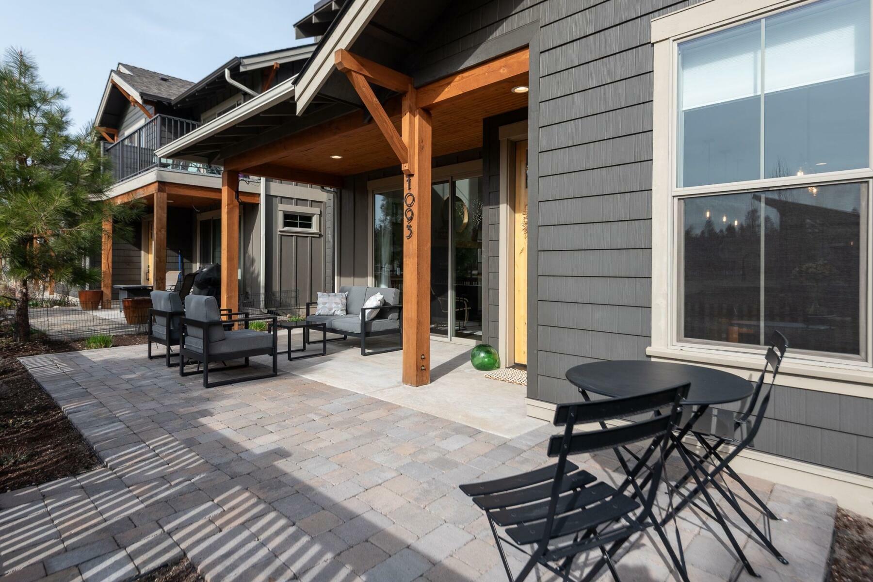 Property Photo: 1095 N Lavender Lane OR 97759