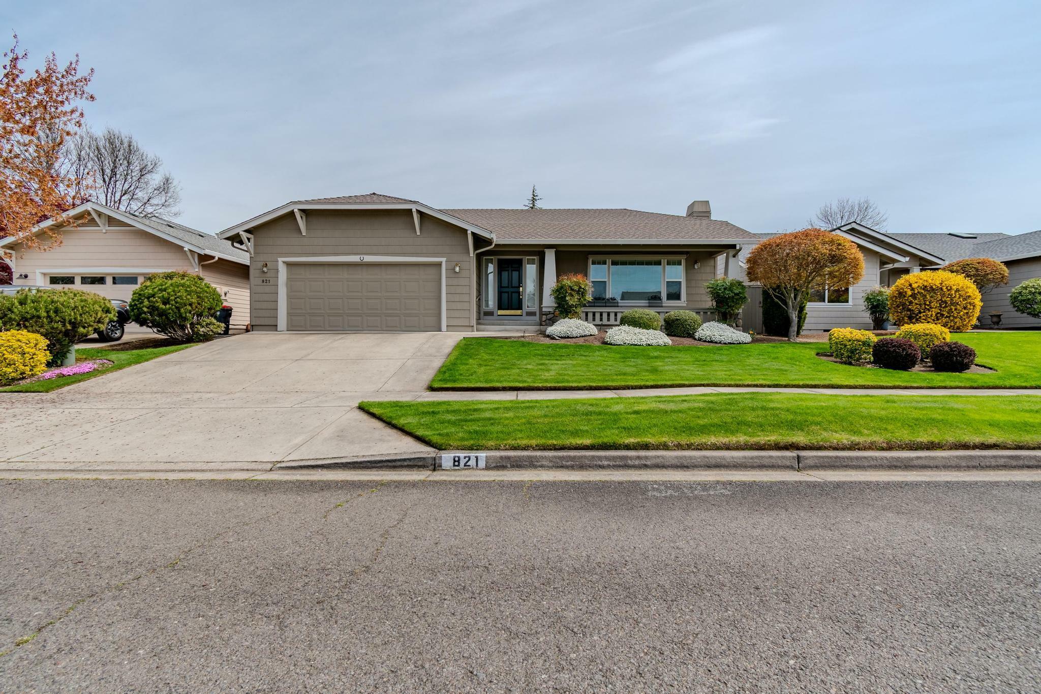 Property Photo: 821 Sherbrook Avenue OR 97504