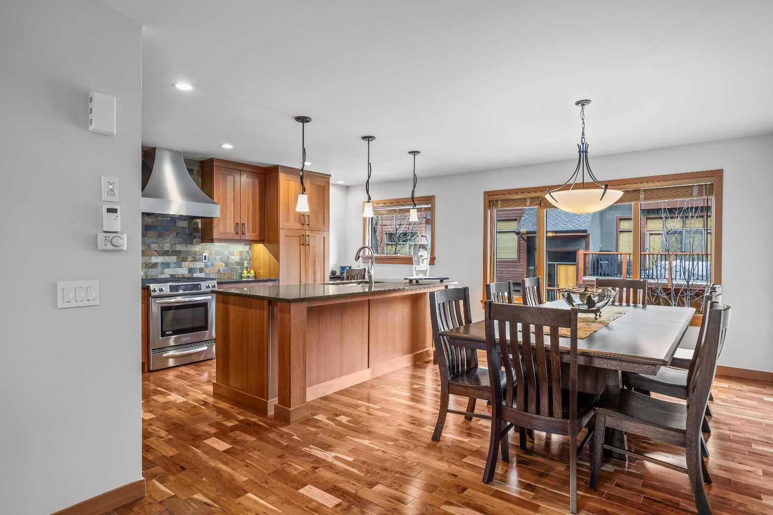 Property Photo: 7 Creekside Mews AB T1W 2G2