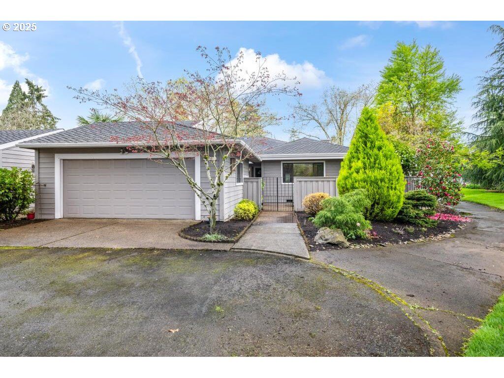 Property Photo:  9998 SW French Prairie Rd  OR 97070 