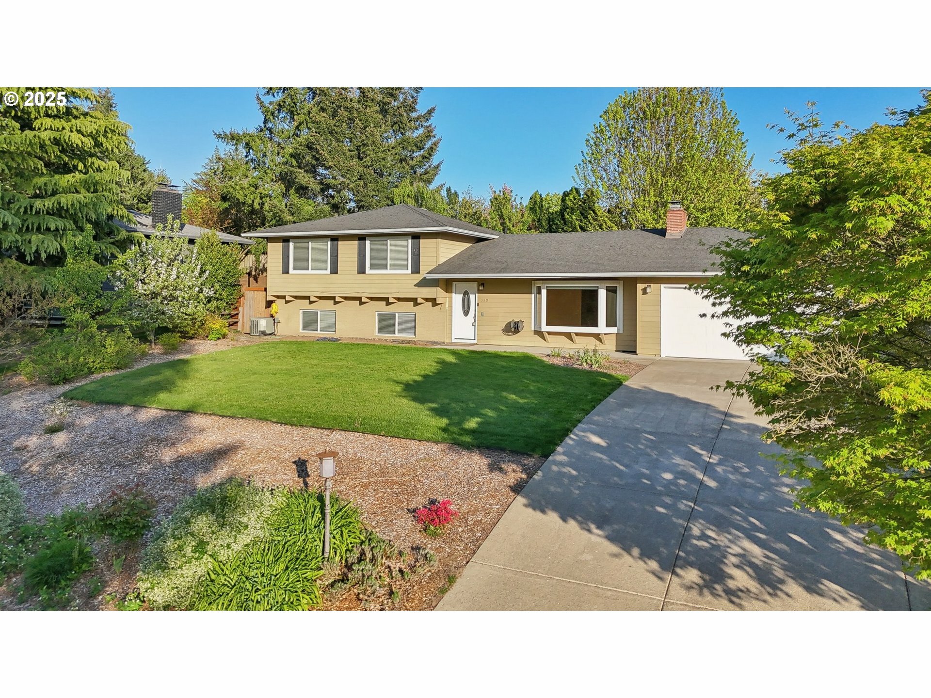 Property Photo: 330 NW 107th Ave OR 97229