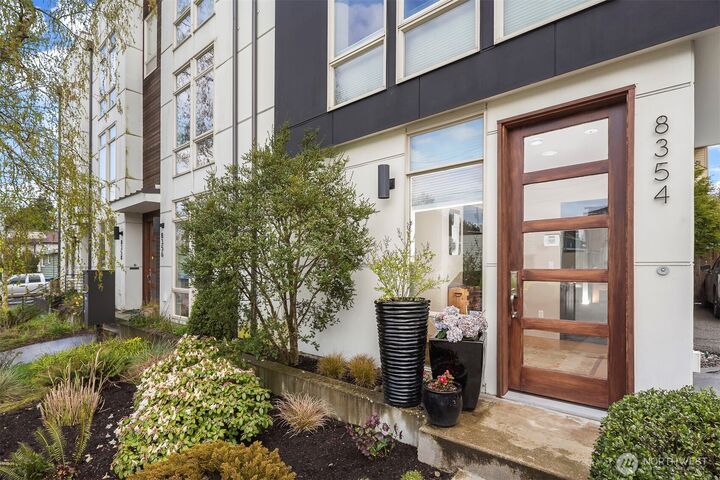 Property Photo: 8354 NW 17th Ave NW WA 98117
