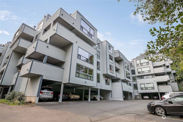 2510 W Manor Place 311  Seattle WA 98199 photo