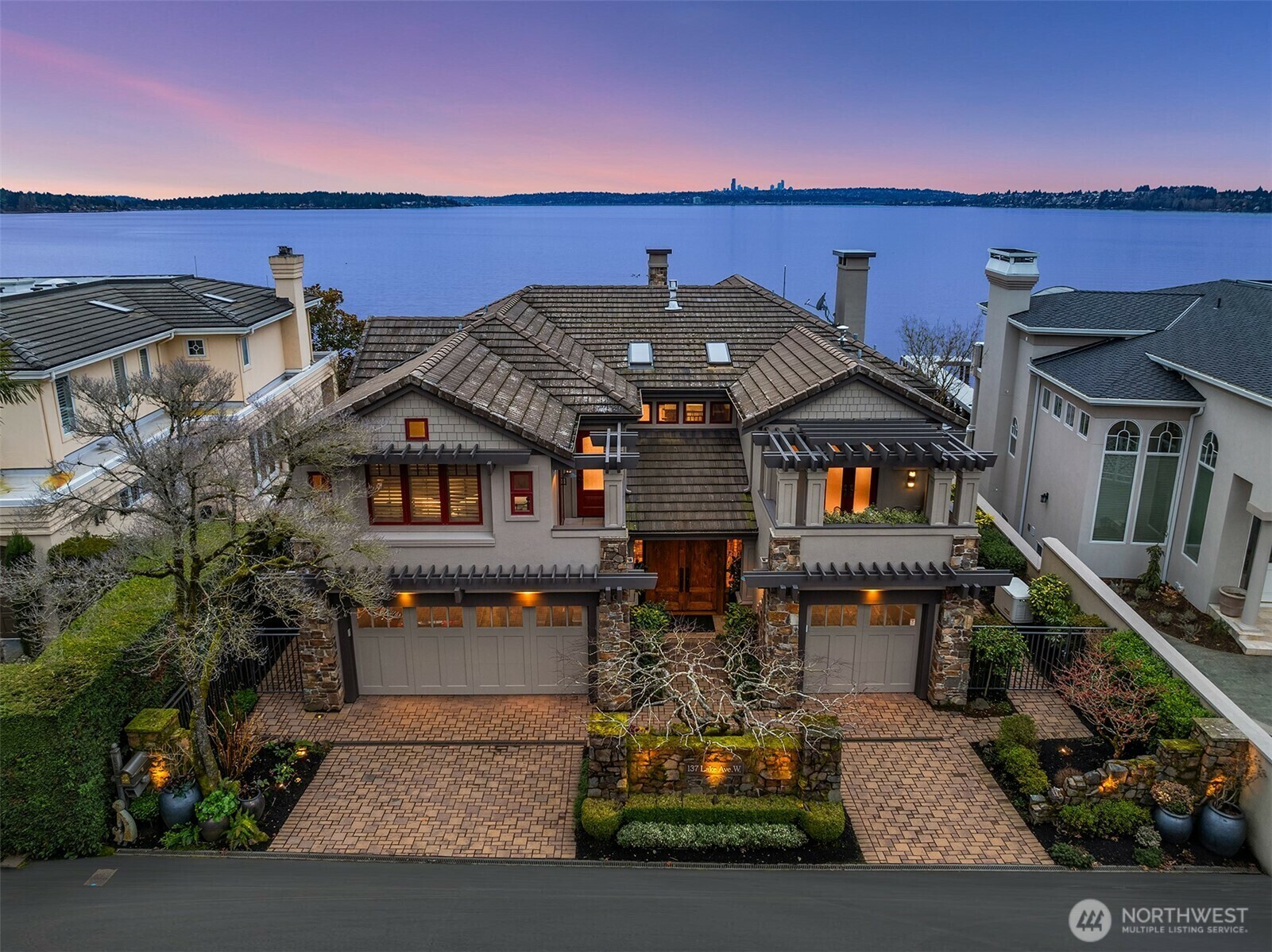 Property Photo: 137 Lake Avenue W WA 98033