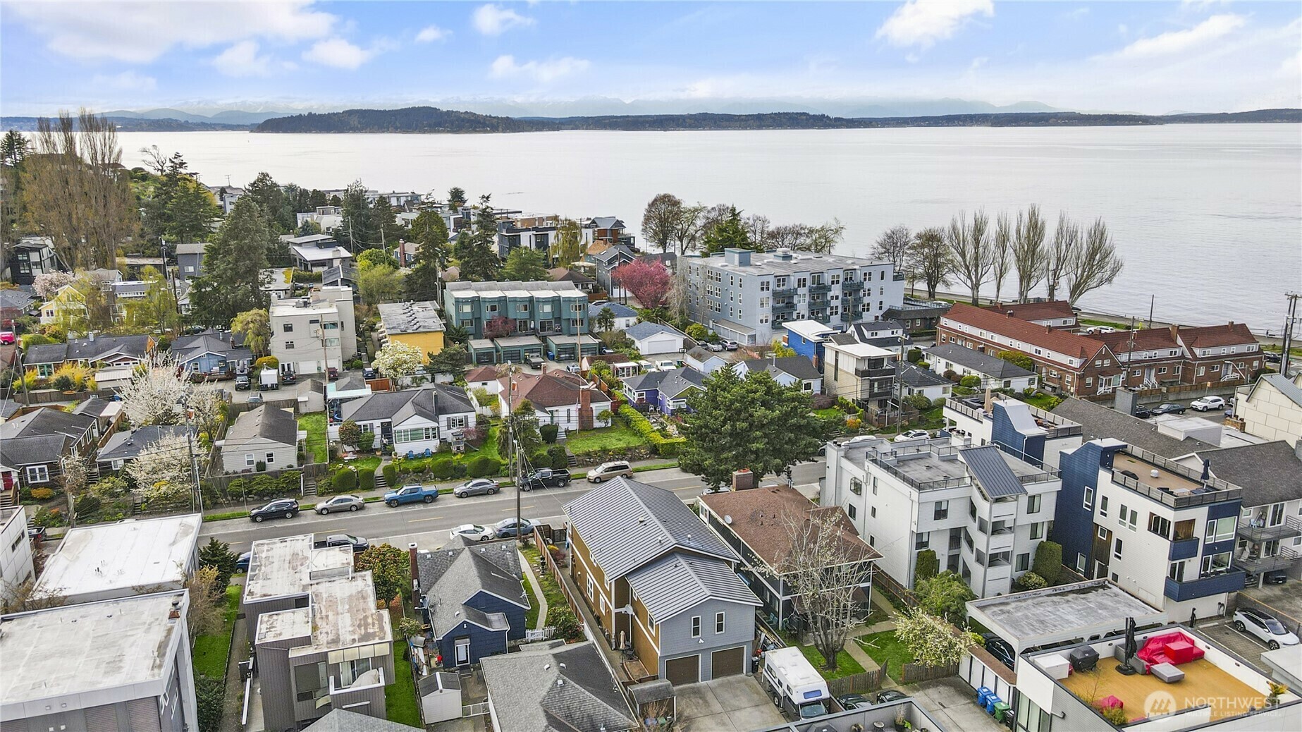 Property Photo: 3027 62 Avenue SW WA 98116