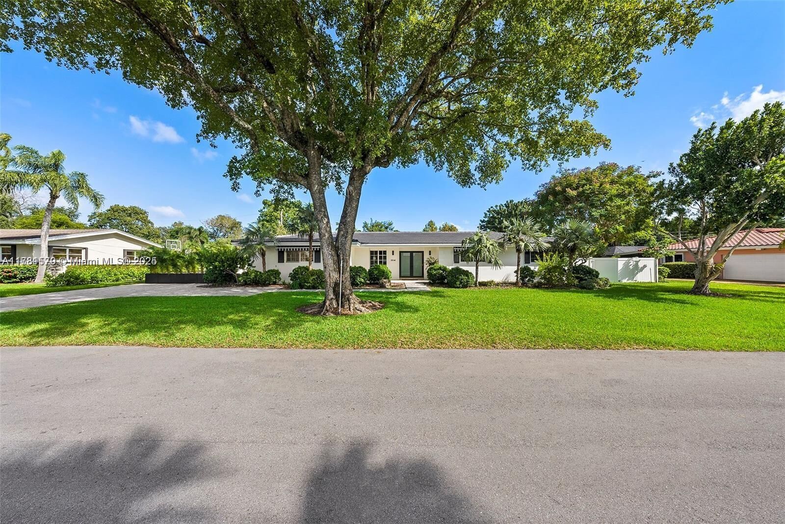 Property Photo: 13041 SW 70th Ave FL 33156