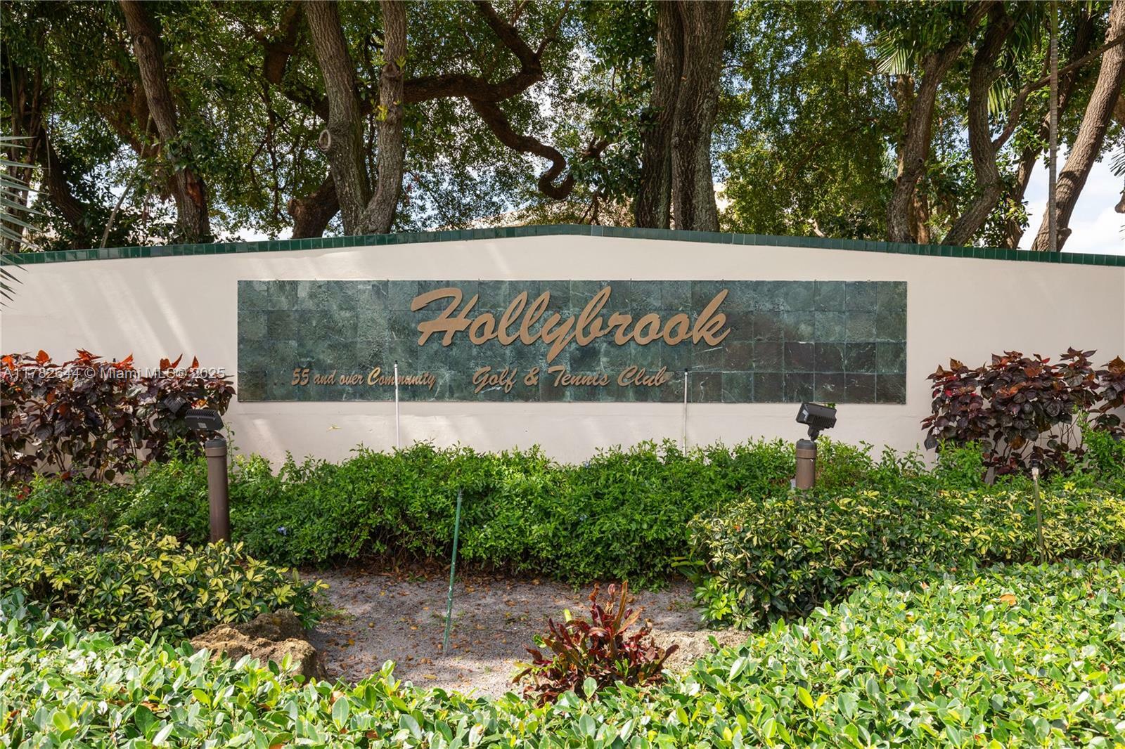 Property Photo: 400 S Hollybrook Dr 302 FL 33025